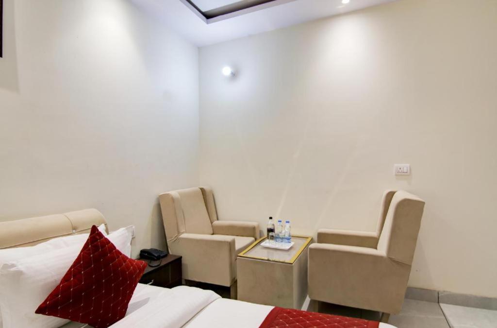 Hotel De Hocks Deluxe - New Delhi Railway Station Esterno foto
