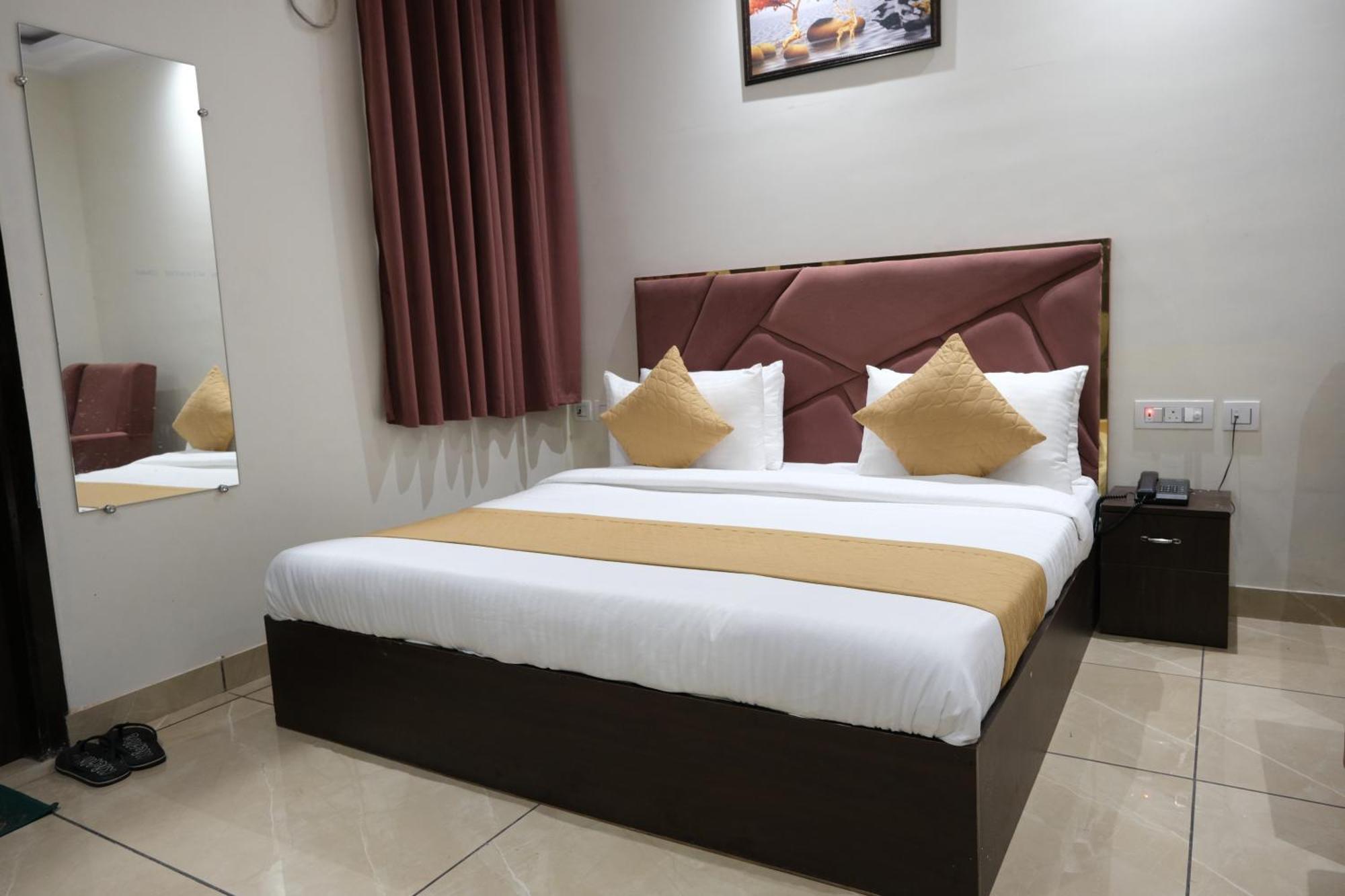 Hotel De Hocks Deluxe - New Delhi Railway Station Esterno foto