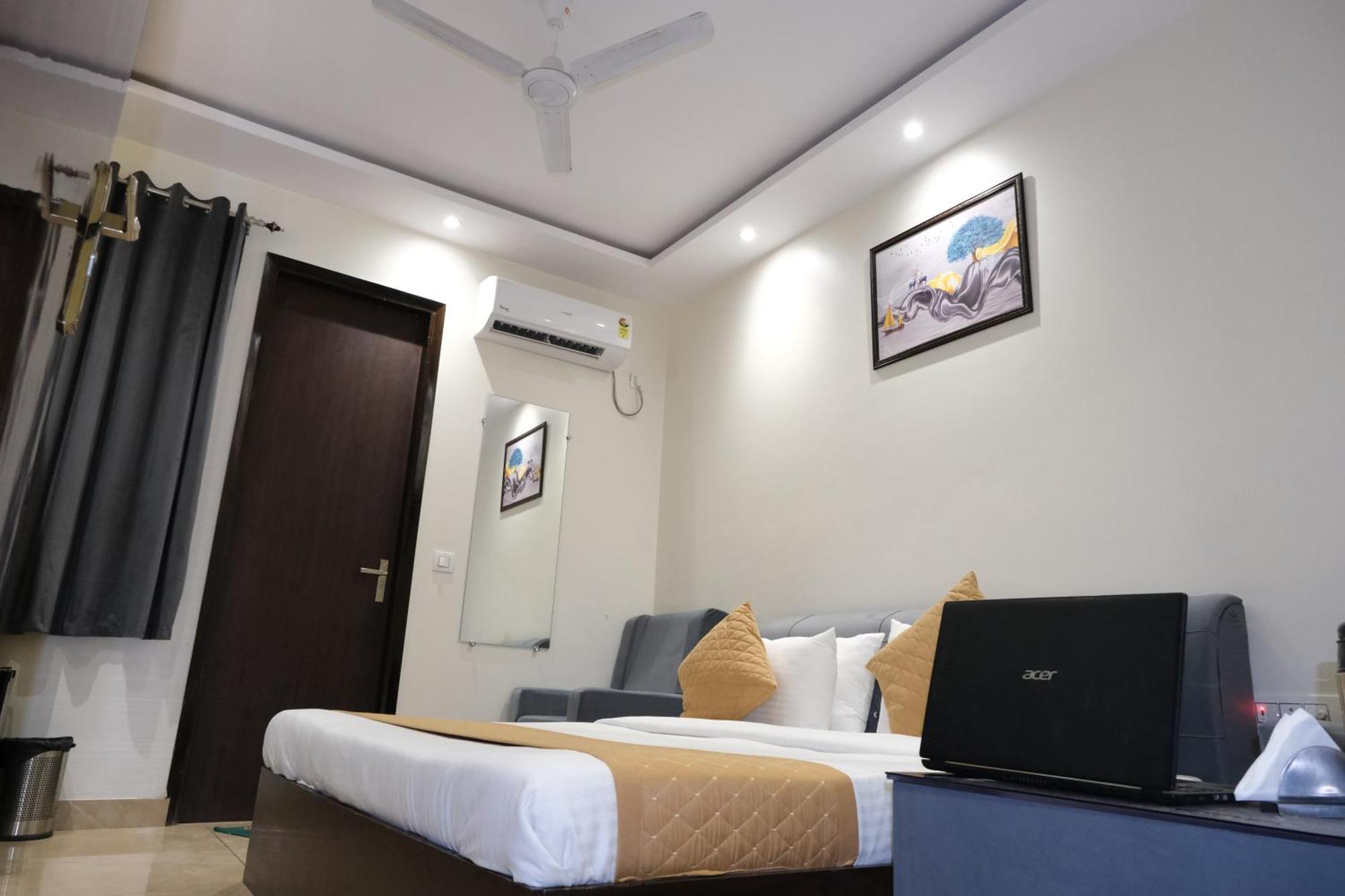 Hotel De Hocks Deluxe - New Delhi Railway Station Esterno foto