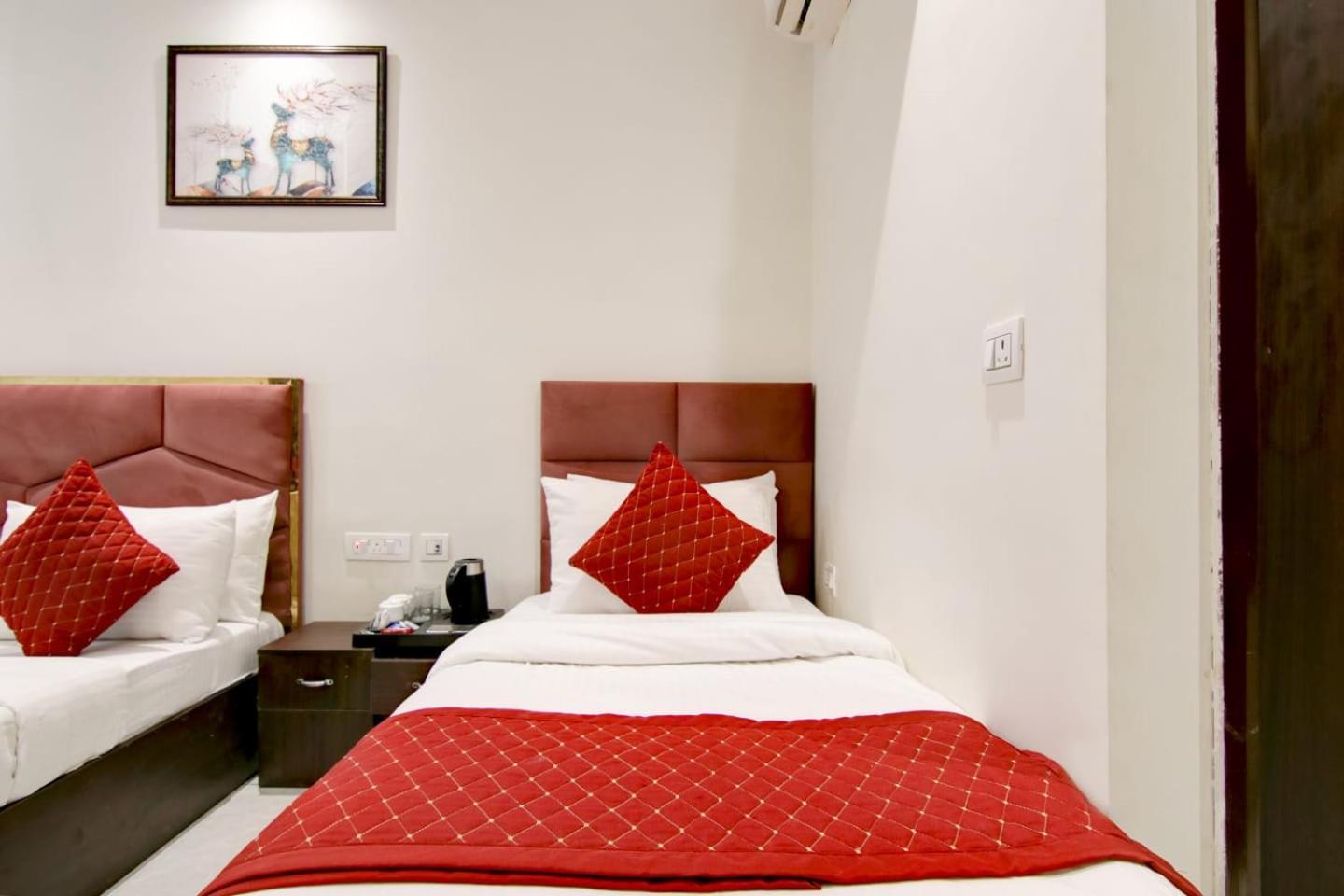 Hotel De Hocks Deluxe - New Delhi Railway Station Esterno foto