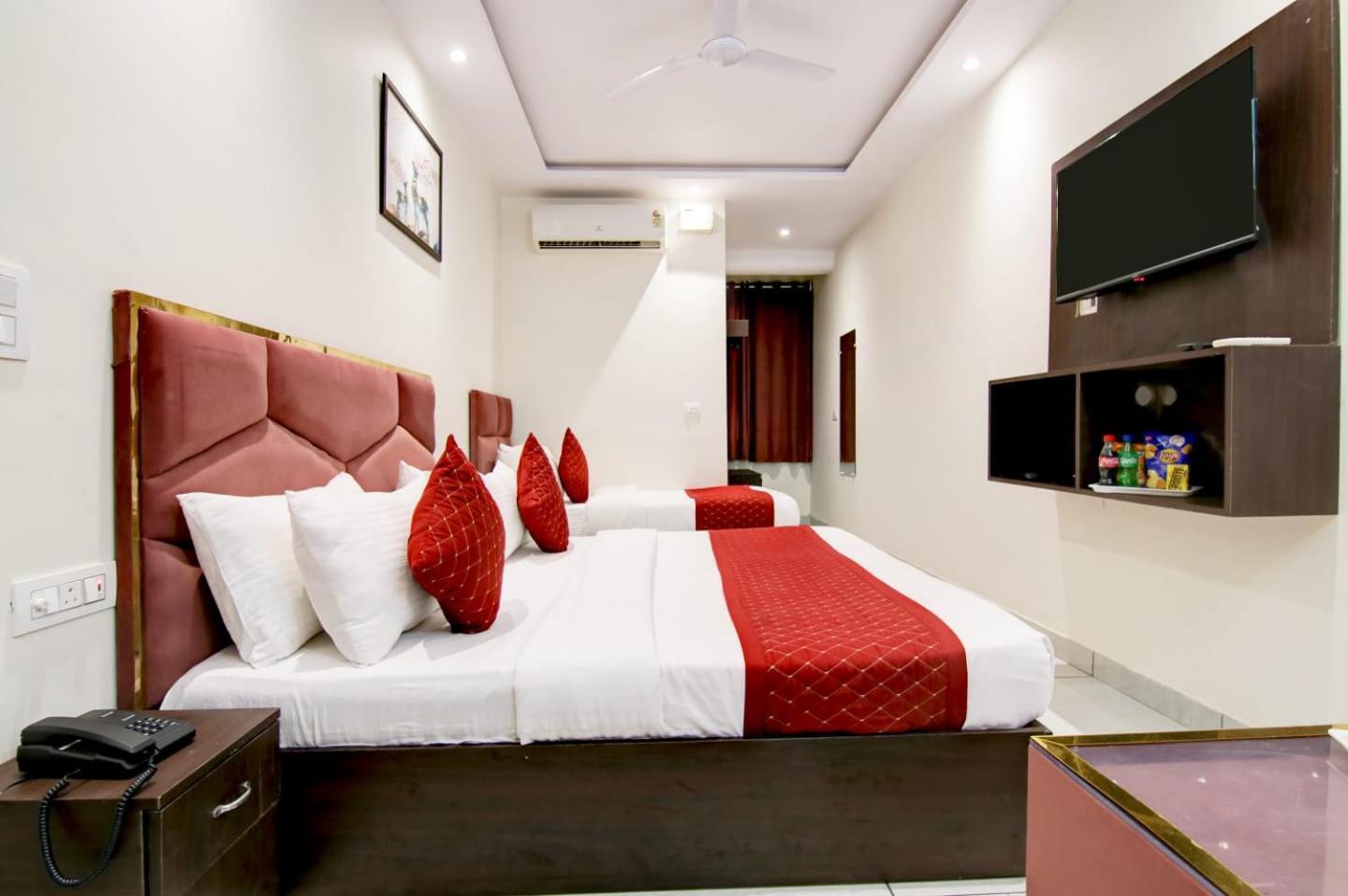 Hotel De Hocks Deluxe - New Delhi Railway Station Esterno foto